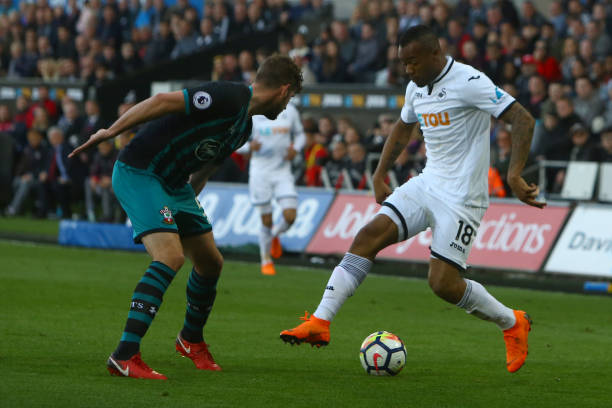 托雷斯造访迈阿密国际，并与苏亚雷斯合影留念.